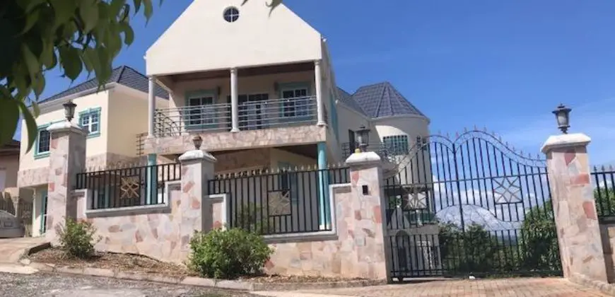 5 Bedroom family home for rent in Mandeville