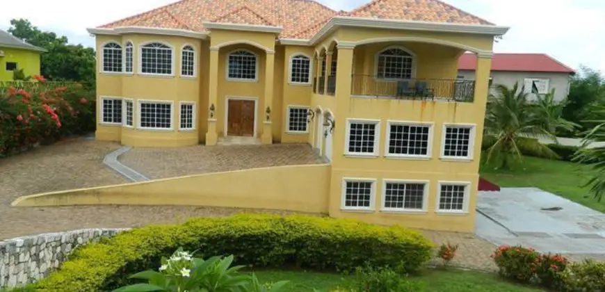 Elegantly design 5 bedrooms 51/2 bathrooms 9,500 sq ft family home for sale in St Mary