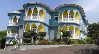 Beautiful 2 bedroom townhouse located in upscale Coral Gardens for longterm rental