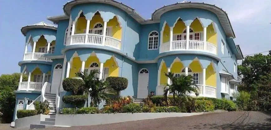 Beautiful 2 bedroom townhouse located in upscale Coral Gardens for longterm rental