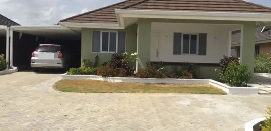 Unfurnished 3 Bedrooms 2 Bathrooms House In The Gated