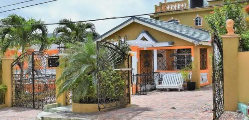 Beautiful 5Bed 5Bath home surrounded by famous hotels in Rose Hall Montego Bay