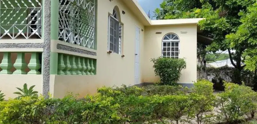 4 bedroom 3 bathroom house for sale, this is a great home with income earning potential