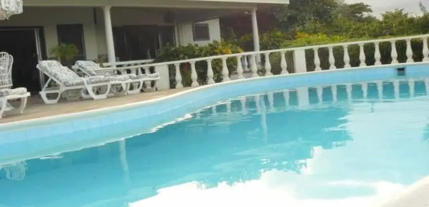 2 villas each with their own private swimming pool, Air condition, ocean view etc