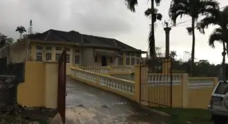 House in Mandeville for sale, comes with games room, gym, laundry area, double garage, ent room etc