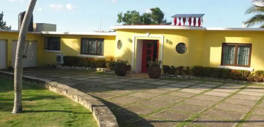House for sale in Montego Bay, property overlooks the ocean and is also partly solar generated