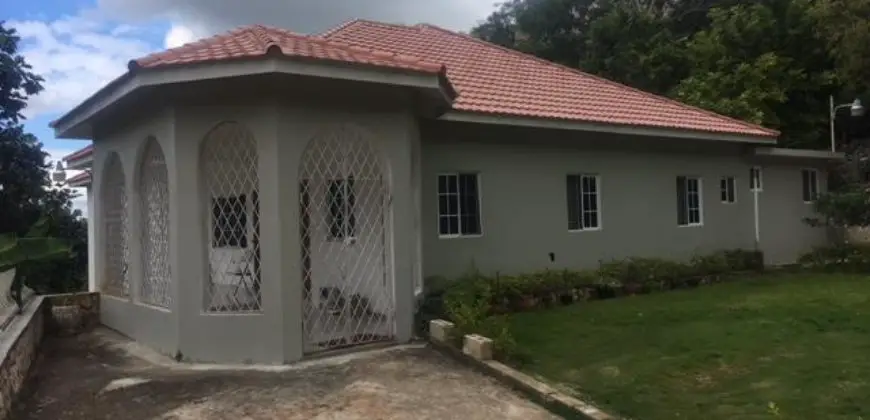 6 Beds 4 Baths house in Red Hills Kingston for sale, comes with helpers quarters, open concept living and dining