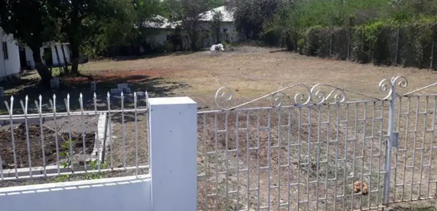 Cheap Land for sale in Fairfield Clarendon, property is fenced and well kept