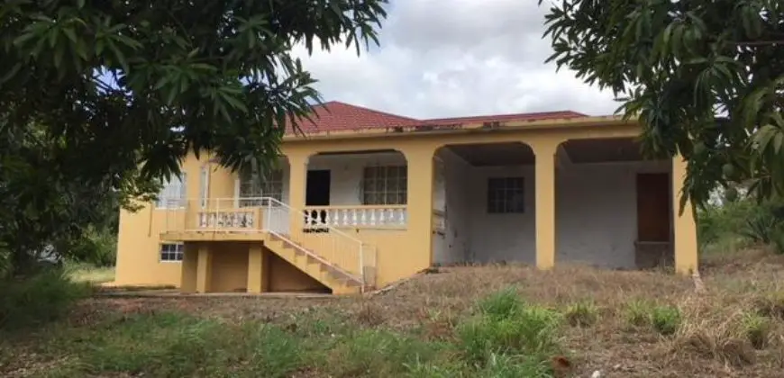 Two acres of lush farm land with a 4 bedroom house for sale in Junction St Elizabeth
