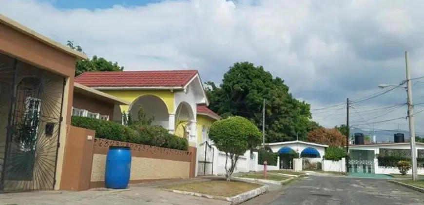 Lovely 3 bedroom, 2 bathroom house for Sale by Private Treaty