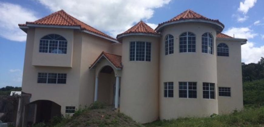 Delightfully unfinished 6 bedrooms 7 bathrooms house in Trelawny, overlooking the ocean