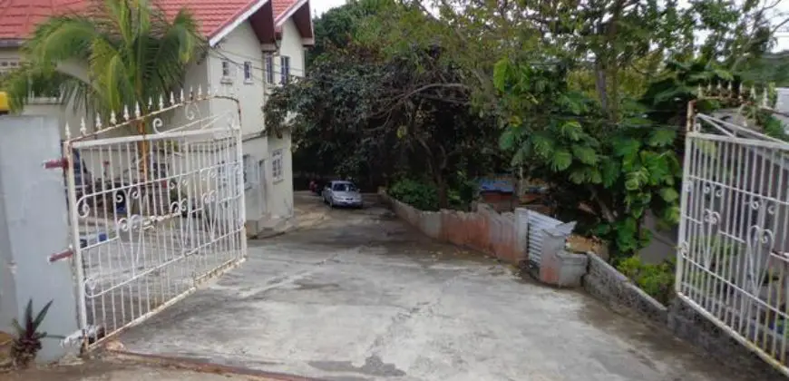 House for sale in Mandeville, the premises needs minimal refurbishing for occupancy
