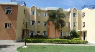 3 Bedroom unit Apartment in a Gated complex with 24hrs security for sale, this unit will go fast so put your offer in now, don’t delay