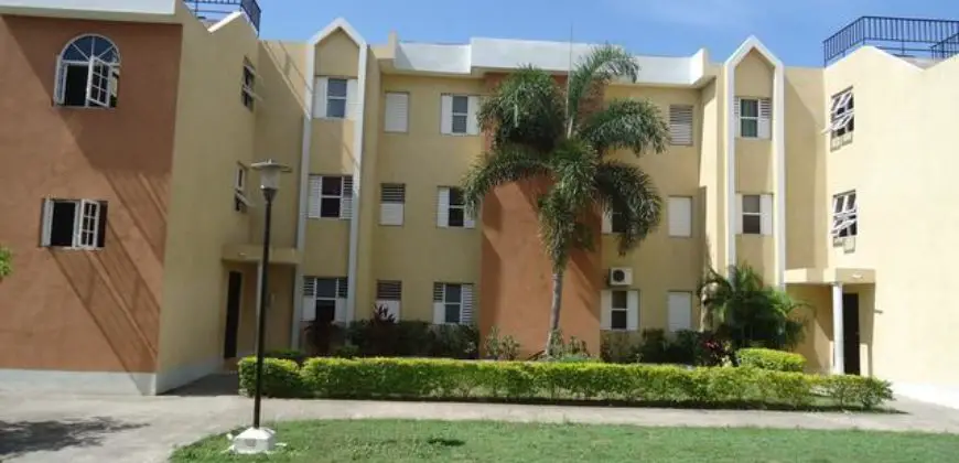 3 Bedroom unit Apartment in a Gated complex with 24hrs security for sale, this unit will go fast so put your offer in now, don’t delay