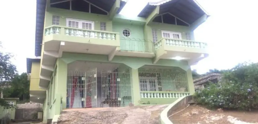 2 storey 7 bedrooms, 4 bathrooms house located in the upscale community of St. Jago Heights
