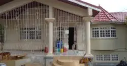 House for sale in Mandeville, the premises needs minimal refurbishing for occupancy
