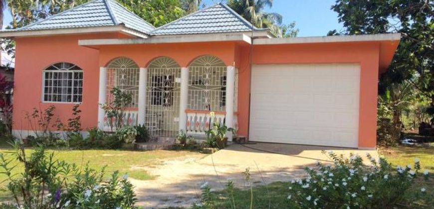 This recently built house is approx. 2600 s.f. and comprises 2 bedrooms, 2 bathrooms, open living/dining/kitchen