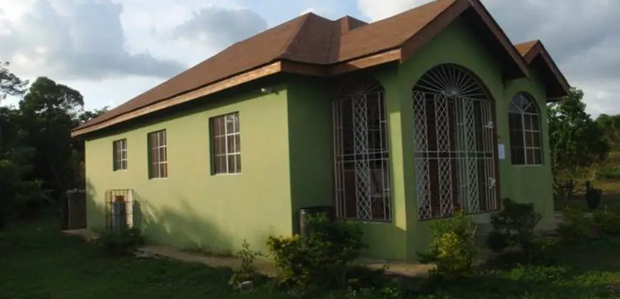 This property comprises 2 bedrooms, 2 bathrooms, kitchen living/dining area washroom and verandah. The house is fulled grilled and an air conditioning unit is located in the master bedroom