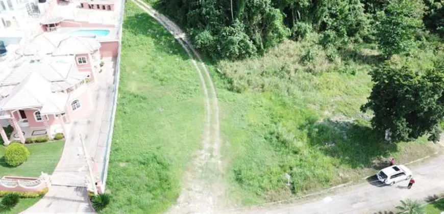 This lot is located in a very desirable area and is flat and ready to build on. It has easy access to everything and is just 3 minutes drive from Ocho Rios town centre and the beach