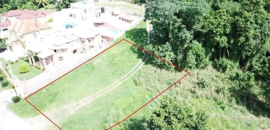 This lot is located in a very desirable area and is flat and ready to build on. It has easy access to everything and is just 3 minutes drive from Ocho Rios town centre and the beach