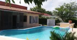 Lovely 3 bedrooms 2 bathrooms, living and dining house for sale