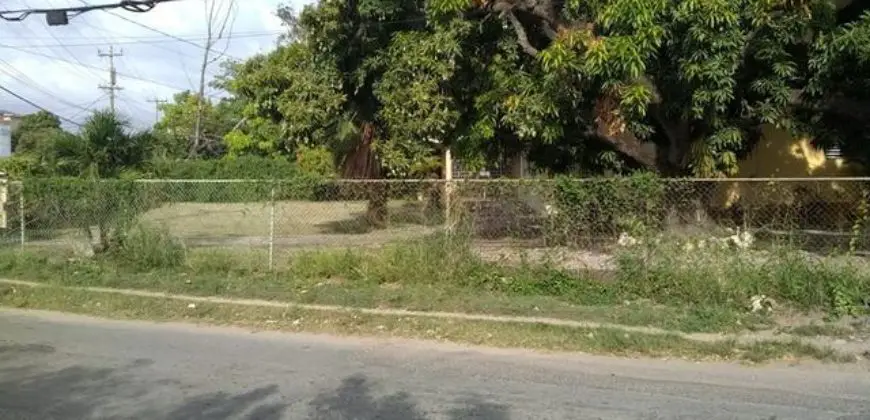 Prime location, ideal for a residential development! The location is extremely central and is within walking distance of HalfWay Tree and New Kingston