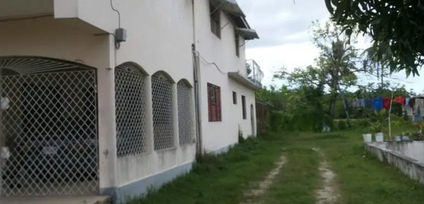 This property is ideal for investment as a possible Guest House. It is Centrally located less than a minute from the Bustamante High Way and about 5 mins from High Way 2000