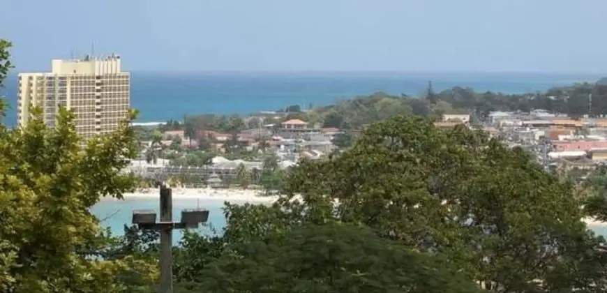 Ground Floor fully furnished studio Apt. The perfect getaway … yet minutes from the hub of Ocho Rios.