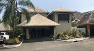 Recently renovated 5 bedrooms, 6.5 bathrooms villa of 6,200 sqft over three floors. The complex is gated with 24 hrs security common area pool and has access to the Constant Spring Golf Course.